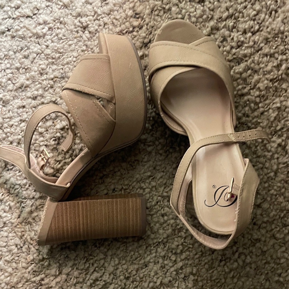 Chic Tan Women's Heels